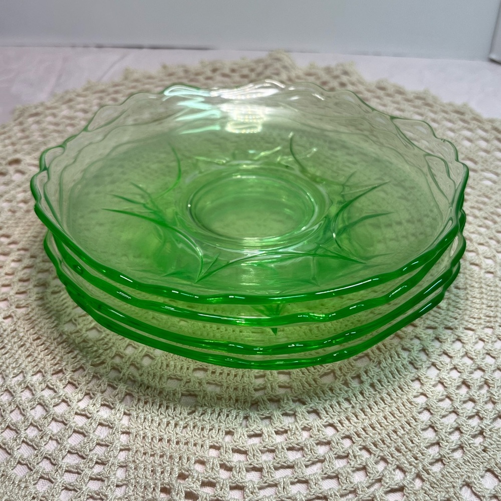 4 Vintage Cambridge Uranium Glass Plates – Glow Green under UV